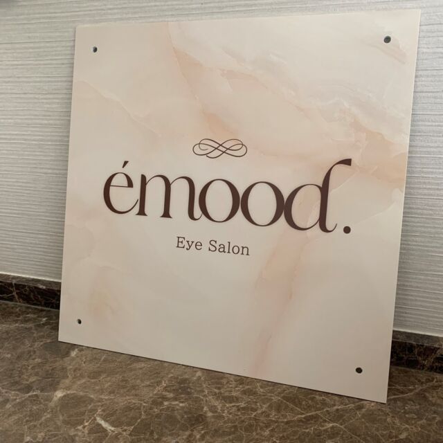 お客様ご紹介

12月2日オープン予定
＠sumie_eye_emood 
#まつ毛専門店
#プライベートサロン

#表札看板
をオーダーいただきました😊

ロゴはお客様お持ち込み♥
既にデザインイメージがおありで
イメージ画像を送っていただき
出来る限り近いデザインで～案かご提案！
その中からこちらのデザインをお選びいただきました♪

白＆ベージュの大理石は
清潔感が伝わってきますね～

この度は
どうもありがとうございました💕