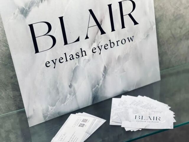 お客様ご紹介

2024年1月6日オープン予定『BLAIR(ブレア)』
＠eyelash_n 様
#eyelash
#eyebrow

#表札看板
と
#オーダーメイド名刺
をオーダーいただきました😊

表札看板と名刺のデザインは
統一をご希望され、
ホワイト＆グレーのモノトーン大理石で
綺麗めシックなデザインで
お作りしました💕

この度は
どうもありがとうございました☺️